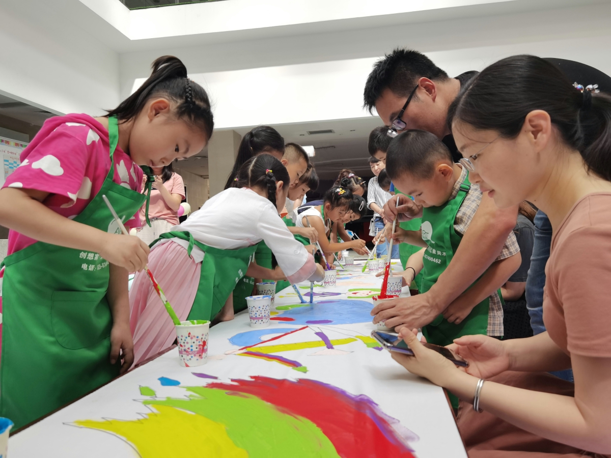 陜天然氣職工子女暑期“童心繪安全”主題繪畫活動2.jpg