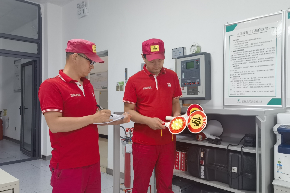 盤點(diǎn)防汛搶險(xiǎn)物資_副本.jpg